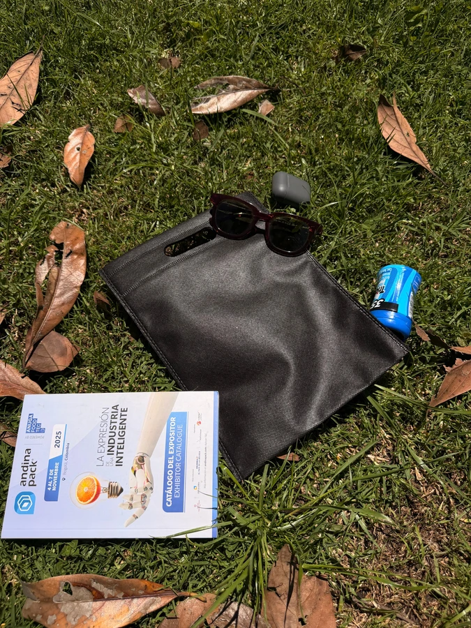 Foto de producto de la Tiny Bag, línea Emprende — vista 4